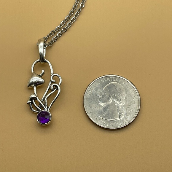 Antique Silver Mushroom Stone Necklace - Picture 3 of 6